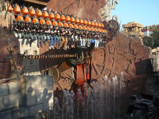 德國《超刺激遊樂設施》是遊樂園的招牌喔～