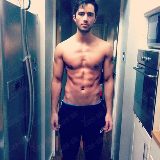 《速食店小鮮肉》應徵麥當勞店員結果簽下模特兒合約 《速食店小鮮肉》應徵麥當勞店員結果簽下模特兒合約