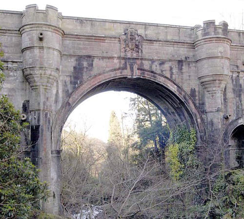 都市傳傳說《Overtoun Bridge》600多隻狗在這裡做出怪事