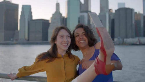 《自拍高跟鞋》現在用自拍棒就遜掉了~ 《自拍高跟鞋》現在用自拍棒就遜掉了~