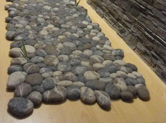 逼真《鵝卵石地毯》但踩上去的觸感竟然是... 逼真《鵝卵石地毯》但踩上去的觸感竟然是...