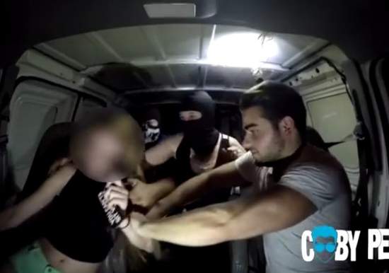 實驗影片《約未成年網友見面》結果等在見面處的是..