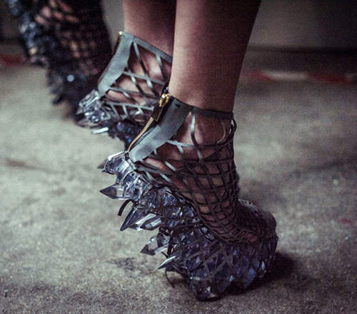 超高攻擊性《水晶高跟鞋》癡漢擊退神器爆誕？（大誤）