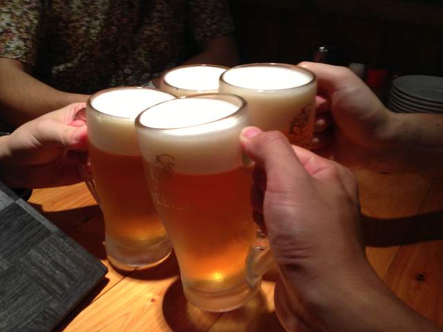 《想跟她一起喝酒的新成年日本女星》分明就是想灌醉人家～（指）