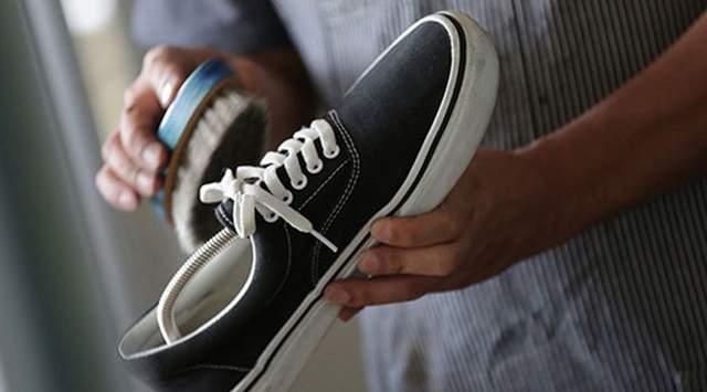 《生活宅偏方》4步驟簡單的帆布鞋清潔方法 《生活宅偏方》4步驟簡單的帆布鞋清潔方法