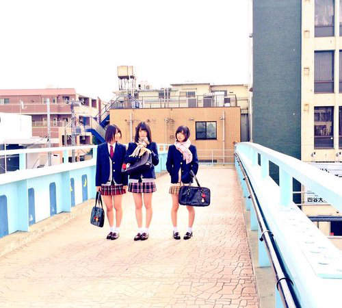 《日本女高中生的短襪盛行》看起來又比以前更冷惹...（抖不絕） - 圖片1