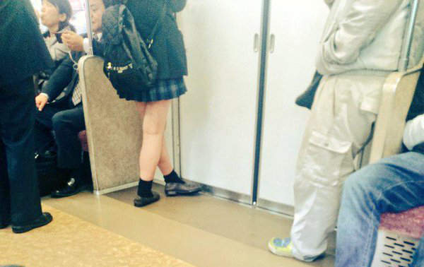 《日本女高中生的短襪盛行》看起來又比以前更冷惹...（抖不絕） - 圖片3