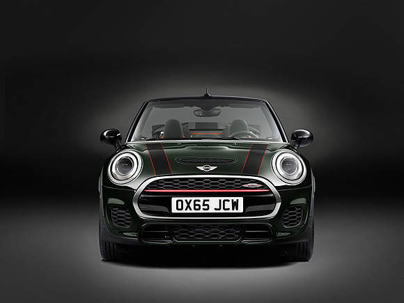 新世代《Mini JCW Convertible》上空小迷你也可以這麼辣 新世代《Mini JCW Convertible》上空小迷你也可以這麼辣