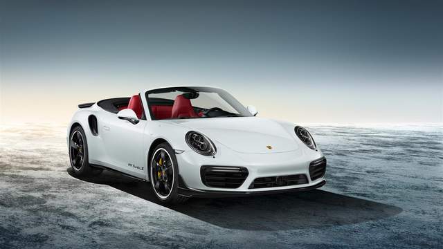 特製《Porsche 911 Turbo S Cabriolet》黑白配經典上身 特製《Porsche 911 Turbo S Cabriolet》黑白配經典上身