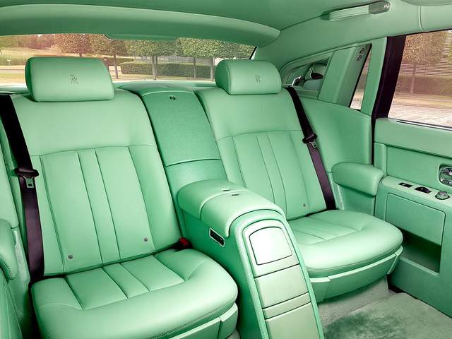 綠油油《Rolls-Royce Phantom》這樣的女神我...... 綠油油《Rolls-Royce Phantom》這樣的女神我......