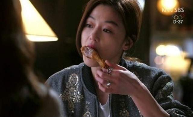 《男友眼中的迷人時刻》原來一臉吃貨樣也能被稱讚(笑) 《男友眼中的迷人時刻》原來一臉吃貨樣也能被稱讚(笑)