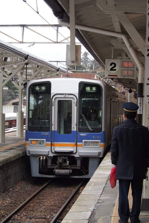 《日本電車員的雪中玩樂》在汽車上堆雪人太弱了 在電車上堆才厲害? 《日本電車員的雪中玩樂》在汽車上堆雪人太弱了 在電車上堆才厲害?