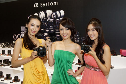 再創數位影像產品巔峰 宣示全片幅時代來臨     Sony全新α數位單眼相機超凡登場