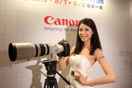 Canon活力棒球美少女“天天”出席 2013台北電腦應用展