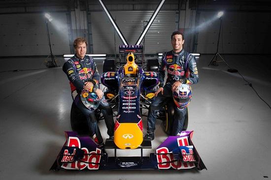 EDIFICE X Infiniti Red Bull Racing黑金競速
