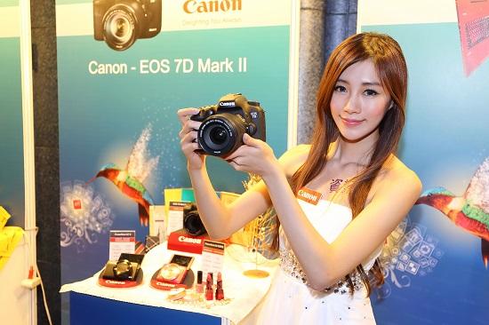 台北資訊月Canon年終慶 相機、印表機促銷有夠力 PowerShot N2粉餅機新機上市