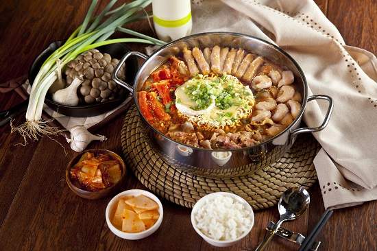 火鍋季開始了!精選世界頂級魚漿 桂冠火鍋料名廚激推 創意「韓式歐爸部隊鍋」