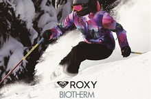 2016 ROXY SNOW雪季登場ROXY x BIOTHERM「ENJOY & CARE」親膚系列、英國塗鴉藝術家Hattie Stewart聯名雪衣為女孩打造雪地閃亮焦點!