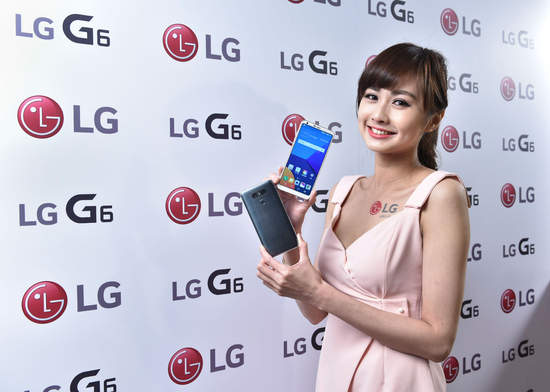 LG最新旗艦機皇G6搶先預覽完美呼應消費者使用需求18:9 FullVision大螢幕單手掌控 媲美劇院式影像體驗超廣角相機升級更犀利 寬廣視界輕鬆拍