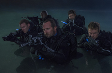 《潛龍突擊隊》最猛製作群 挑戰高難度水底攝影鮮肉搶睛真槍實彈主角們特地上開坦克課程