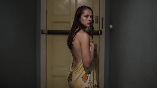澳洲性感女神大轉型 《顫慄柏林》全裸素顏演繹「最虐畸戀」