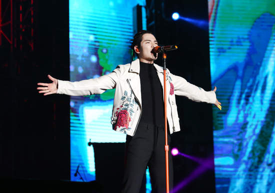 「金曲歌王」蕭敬騰《娛樂先生世界巡迴演唱會》上海虹口體育場開唱