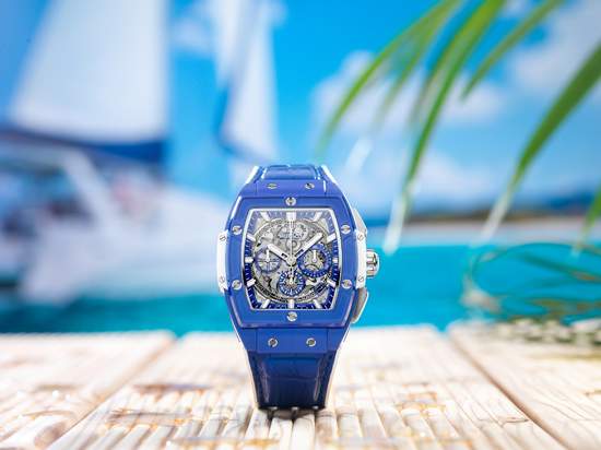 SPIRIT OF BIG BANG BLUE 夏季限定款蔚藍陶瓷多層次鏤空錶殼 科技美學醉人之作
