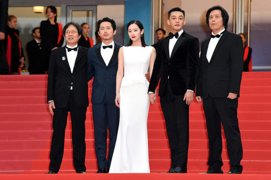 劉亞仁主演電影《燃燒烈愛》昨日於坎城影展世界首映，眾星雲集，觀眾迴響熱烈，傳媒好評不斷