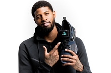 PlayStation®與Nike Basketball攜手合作 Paul George聯名PlayStation®推出PG-2「PlayStation®」配色球鞋 2018年2月10日起開始發售   