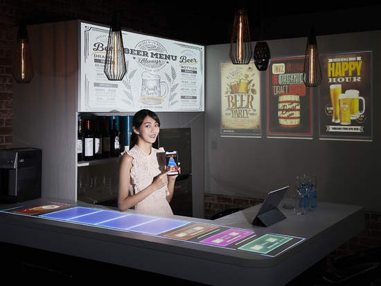 Epson LightScene雷射投影燈 空間光影魔法師打造視覺互動新體驗 沉浸式投影應用 進駐餐飲空間、豐富娛樂與展演形式