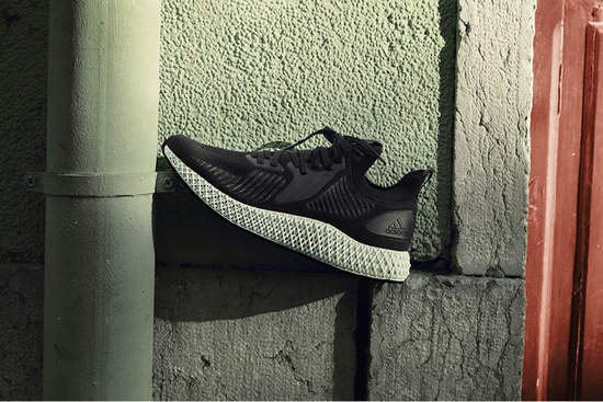 adidas全新ALPHAEDGE 4D跑鞋  嶄新黑色觸動未來 海洋塑料回收再創新 ALPHAEDGE 4D PARLEY全球同步上市