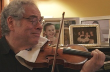 小提琴大師帕爾曼傳記電影 《帕爾曼的音樂遍歷》在台上映 《辛德勒的名單》、《新天堂樂園》等電影配樂小提琴演奏幕後揭密