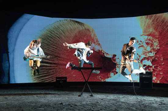 宇宙人首次登陸台北小巨蛋 同名主題曲〈你的宇宙〉MV狂做10版本「塞爆硬碟」！