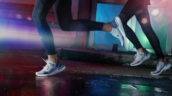 adidas UltraBOOST 19解構經典、推進未來 全新配色Refract炫彩白  1月15日限定發售