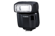 Canon推出全新Speedlite EL-100輕巧進階閃光燈 結合反射閃光及無線閃光功能　讓初學使用者也能輕鬆上手 捕捉新年歡聚時刻