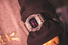 G-SHOCK x 時裝界品牌CLOT再度聯乘 時尚全透錶殼配上復古帆布錶帶的DW-5750限量型號 帶出隨性又型格的個性