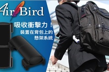 日本上班族為什麼背包那麼重還能站得那麼挺？秘密是扣在背包肩帶上的一個小物