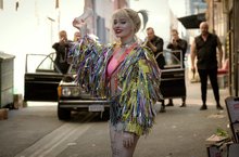 瑪格羅比詮釋20種小丑女演技瘋狂挑戰  影評盛讚伊旺麥奎格演繹的高譚市惡敵怪異荒謬