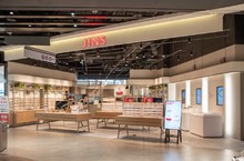 JINS打造全台第一間「眼睛保健實驗室」「體驗經濟」當紅 JINS新型態體驗店進駐環球桃園A8
