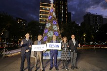 Epson點亮臺北南山廣場聖誕樹 打造銀白雪花的許願星空