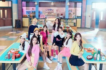 9人組女子團體“NiziU” 最新歌曲〈ASOBO〉的全篇英文歌詞版 〈ASOBO -English ver.-〉發行。