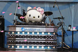 無嘴凱蒂貓也當起 DJ Hello Kitty 開始打碟! 無嘴凱蒂貓也當起 DJ Hello Kitty 開始打碟!