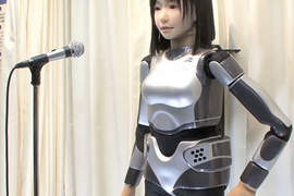 歌姬機器人「未夢」 真人假人真的傻傻分不清楚惹 歌姬機器人「未夢」 真人假人真的傻傻分不清楚惹