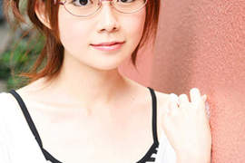 眼鏡娘 聲優:門脇舞以 眼鏡娘 聲優:門脇舞以