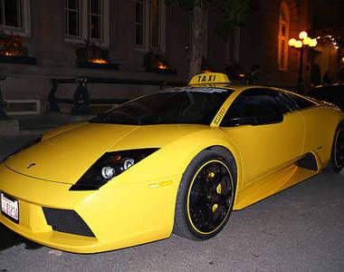 老外小黃超誇張之名貴計程車 老外小黃超誇張之名貴計程車