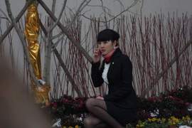 〝最美售樓小姐〞哭泣的美人樣~被偷拍上網爆紅! 〝最美售樓小姐〞哭泣的美人樣~被偷拍上網爆紅!
