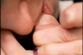 咬手指夾?NO~咬腳指甲的怪女孩 咬手指夾?NO~咬腳指甲的怪女孩