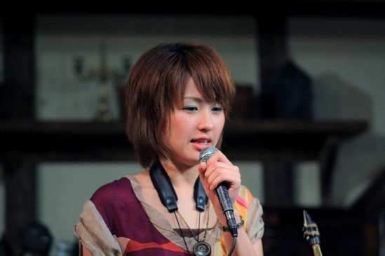 日本最美薩克斯風手:纐纈步美 - 圖片2 日本最美薩克斯風手:纐纈步美 - 圖片2