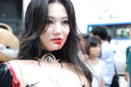 首爾大街出現吸血女 被咬就會流血昏倒?! 首爾大街出現吸血女 被咬就會流血昏倒?!