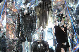 LADY GAGA造型師第1家店在紐約銀光閃閃開幕★ LADY GAGA造型師第1家店在紐約銀光閃閃開幕★